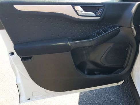 Used 2020 Ford Escape SE image 20