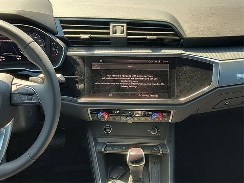 New 2025 Audi Q3 2.0T Premium image 9