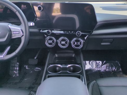 Used 2024 Chevrolet Blazer EV LT image 11