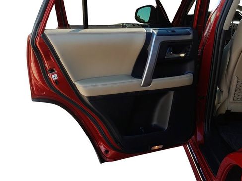 Used 2014 Toyota 4Runner Limited image 29