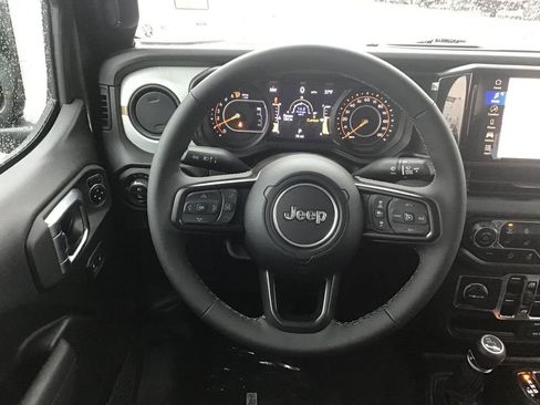 New 2025 Jeep Gladiator Sport image 13