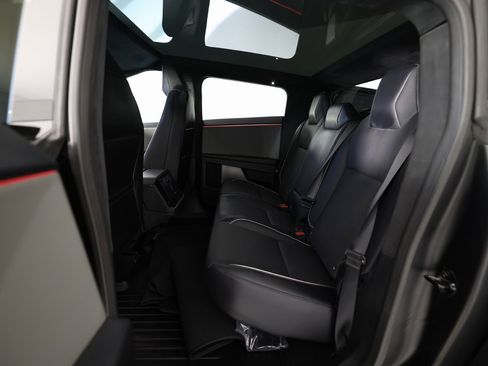 Used 2025 Tesla Cybertruck AWD Crew Cab image 15