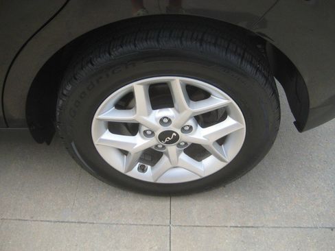 Used 2023 Kia Soul LX w/ LX Technology Package FWD image 16