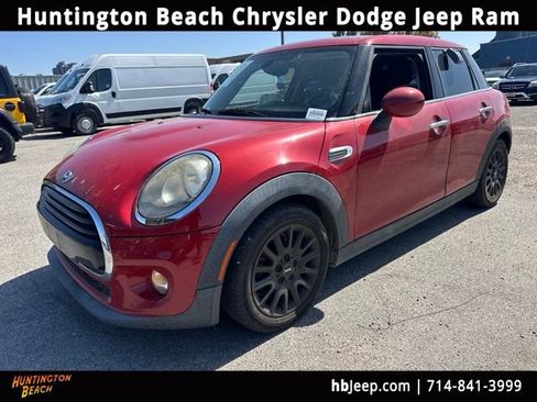 Used 2018 MINI Cooper 4-Door Hardtop FWD image 1