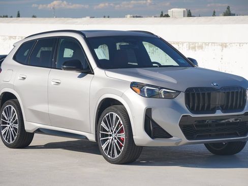 Used 2026 BMW X1 xDrive28i w/ Technology Package AWD/4WD image 3