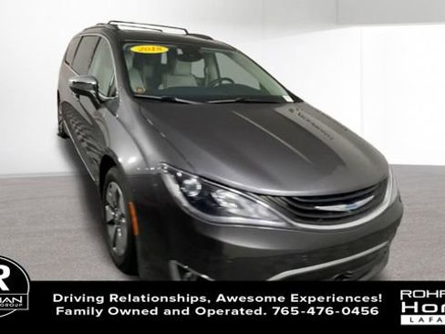 Used 2018 Chrysler Pacifica Limited w/ Advanced Safetytec Group image 3