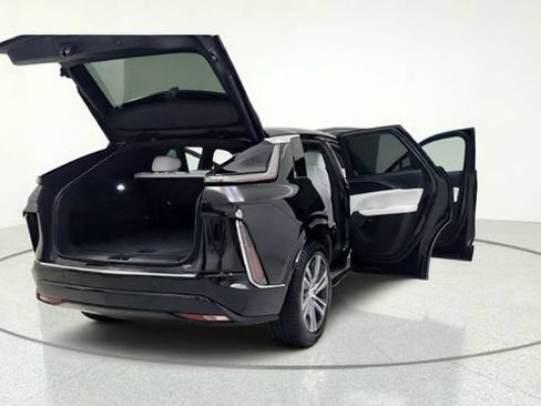 Used 2025 Cadillac Lyriq Luxury AWD/4WD image 18