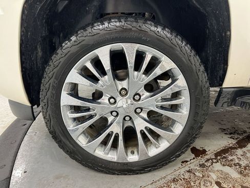 Used 2011 Chevrolet Suburban LTZ AWD/4WD image 28
