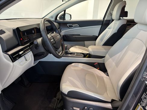 Certified 2026 Kia Sportage EX FWD image 12