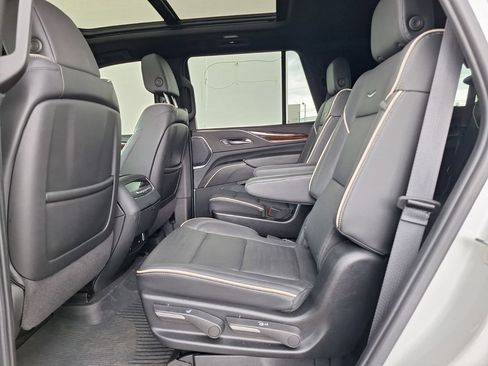 Used 2024 Cadillac Escalade Premium Luxury w/ Performance Package AWD/4WD image 13