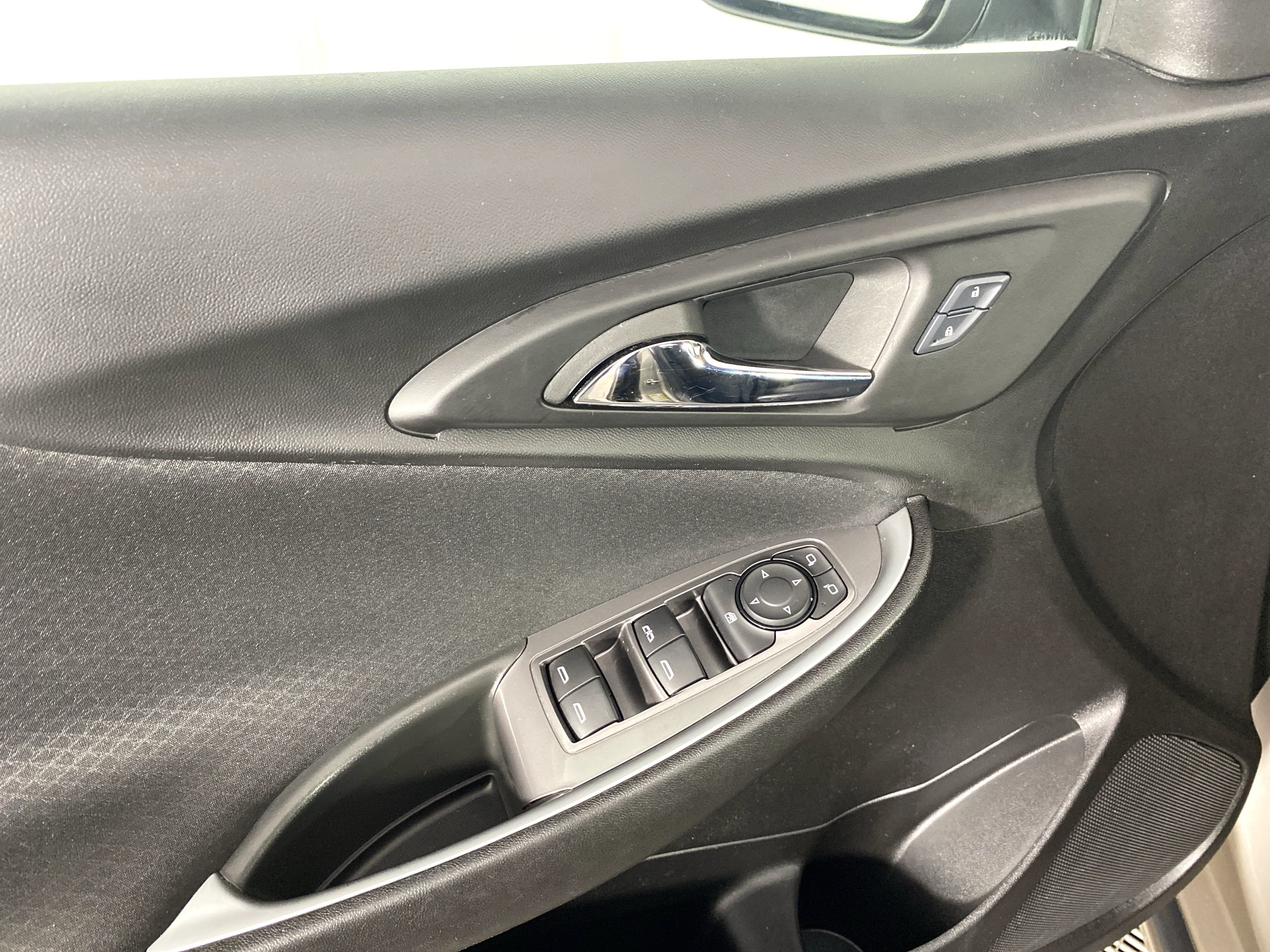 Used 2025 Chevrolet Malibu LT FWD image 14
