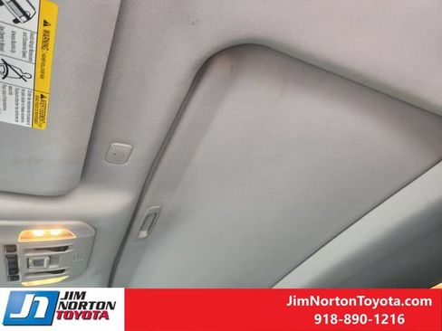 Used 2020 Toyota Highlander XLE FWD image 26