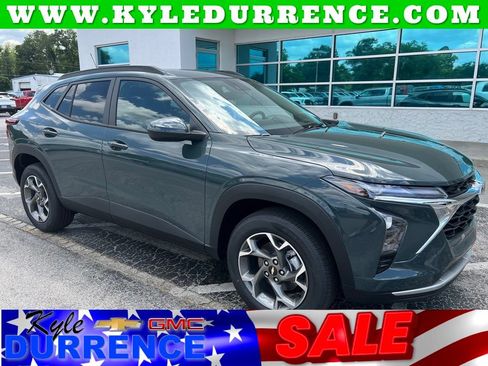 New 2026 Chevrolet Trax LT w/ LT Convenience Package FWD image 1