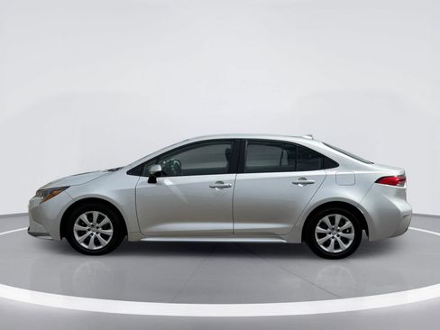 Used 2025 Toyota Corolla LE FWD image 3