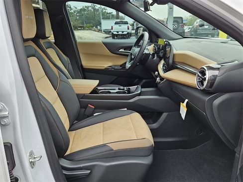 Used 2025 Chevrolet Equinox ACTIV w/ Safety and Technology Package image 14