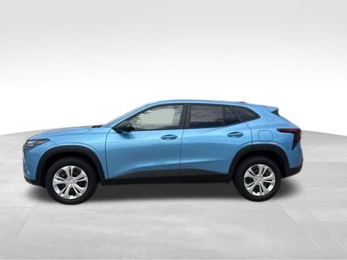 Used 2025 Chevrolet Trax LS FWD image 6