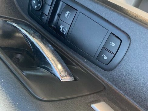 Used 2010 Dodge Grand Caravan SE w/ Climate Group image 10