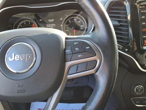 Used 2019 Jeep Cherokee Limited image 22