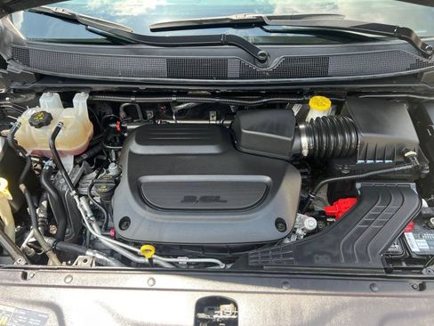 Used 2023 Chrysler Pacifica Touring-L FWD image 27