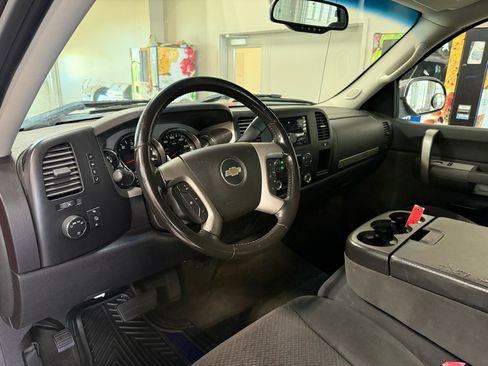 Used 2007 Chevrolet Silverado 1500 LT w/ 1LT Convenience Package AWD/4WD image 9