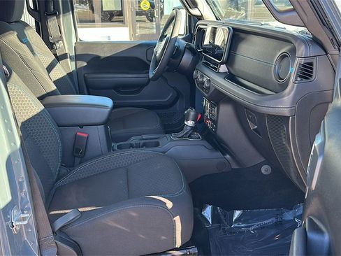 Used 2025 Jeep Wrangler Unlimited Rubicon 4xe image 32