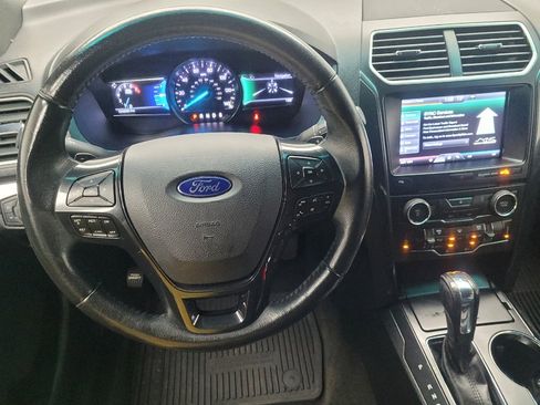 Used 2016 Ford Explorer XLT w/ Equipment Group 202A AWD/4WD image 22