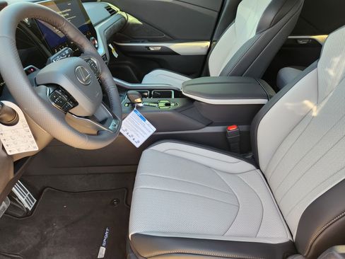 New 2026 Lexus TX 500h AWD image 8