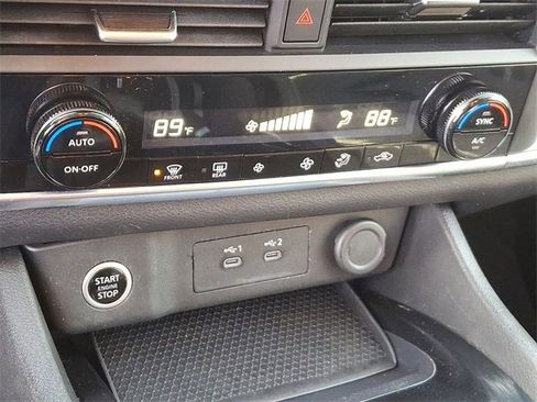 Used 2023 Nissan Rogue SV image 15