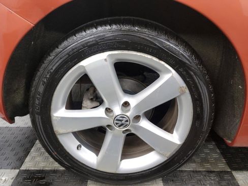 Used 2010 Volkswagen Beetle Red Rock FWD image 20