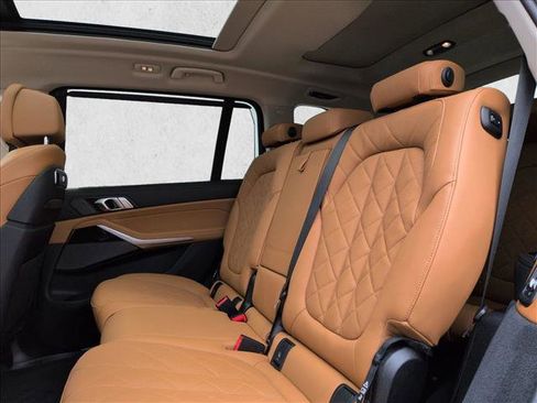 Used 2023 BMW X7 xDrive40i w/ Premium Package image 21