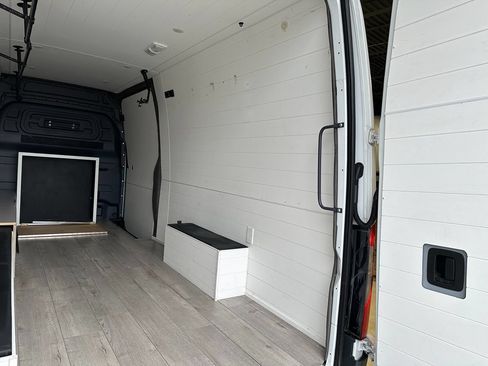 Used 2023 Mercedes-Benz Sprinter 2500 image 9