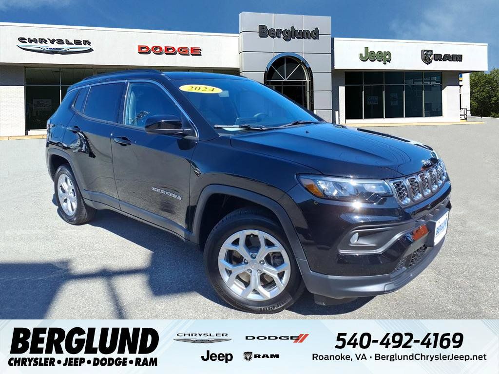 Used 2024 Jeep Compass Latitude AWD/4WD image 1