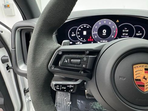 Used 2025 Porsche Cayenne image 9