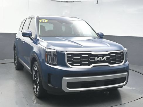 Used 2025 Kia Telluride S AWD/4WD image 2