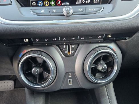 Used 2022 Chevrolet Blazer LT image 17