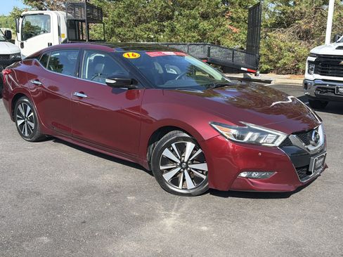 Used 2016 Nissan Maxima Platinum FWD image 2