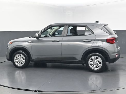 Used 2022 Hyundai Venue SE FWD image 8