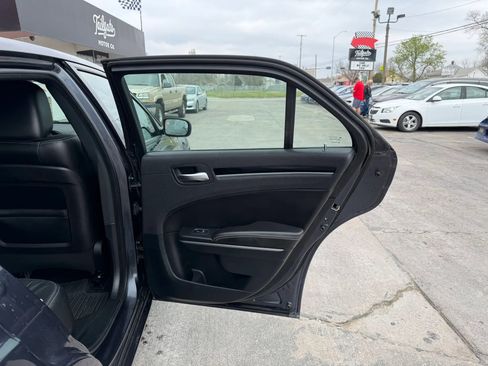 Used 2018 Chrysler 300 S image 15