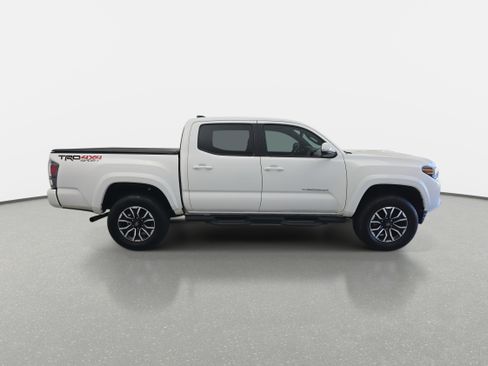 Used 2022 Toyota Tacoma TRD Sport image 2