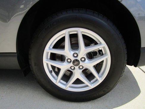 Used 2024 Ford Edge SEL image 9