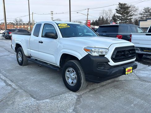Used 2020 Toyota Tacoma SR image 4