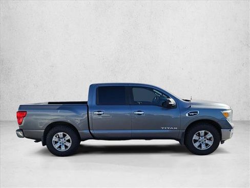 Used 2017 Nissan Titan SV image 3
