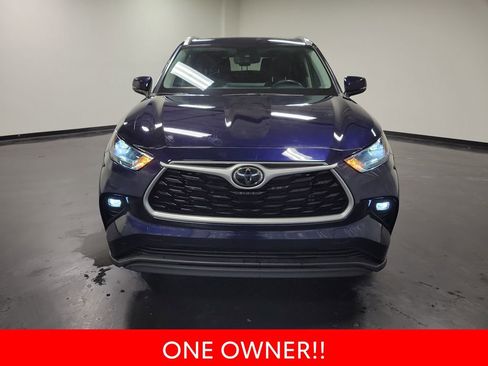 Used 2023 Toyota Highlander XLE FWD image 3