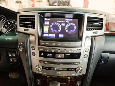 Used 2015 Lexus LX 570 4WD w/ Luxury Package image 21