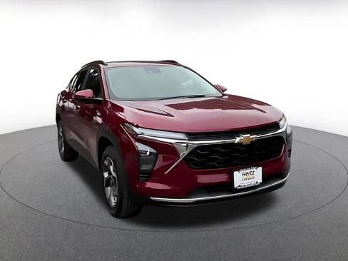 Used 2025 Chevrolet Trax LT image 8