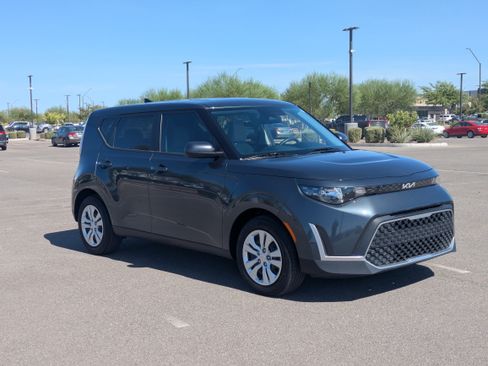 Certified 2025 Kia Soul LX FWD image 6
