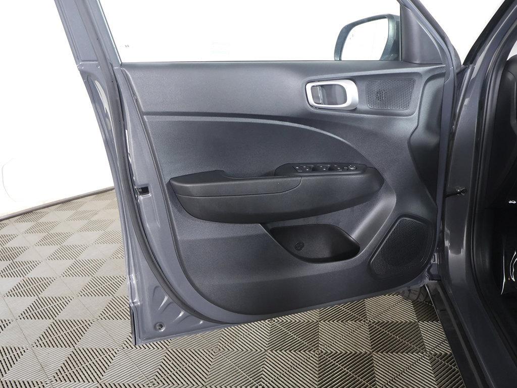 Used 2024 Hyundai Venue SEL FWD image 22