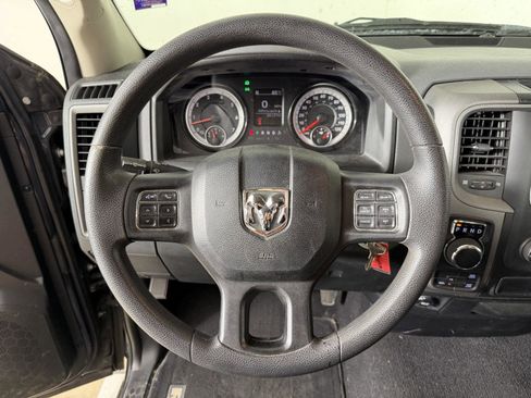 Used 2018 RAM 1500 Express w/ Express Value Package AWD/4WD image 4