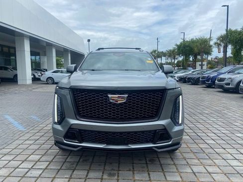 Used 2025 Cadillac Escalade V AWD/4WD image 3