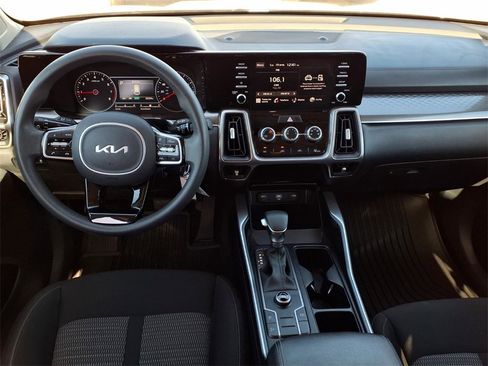Used 2023 Kia Sorento LX image 12